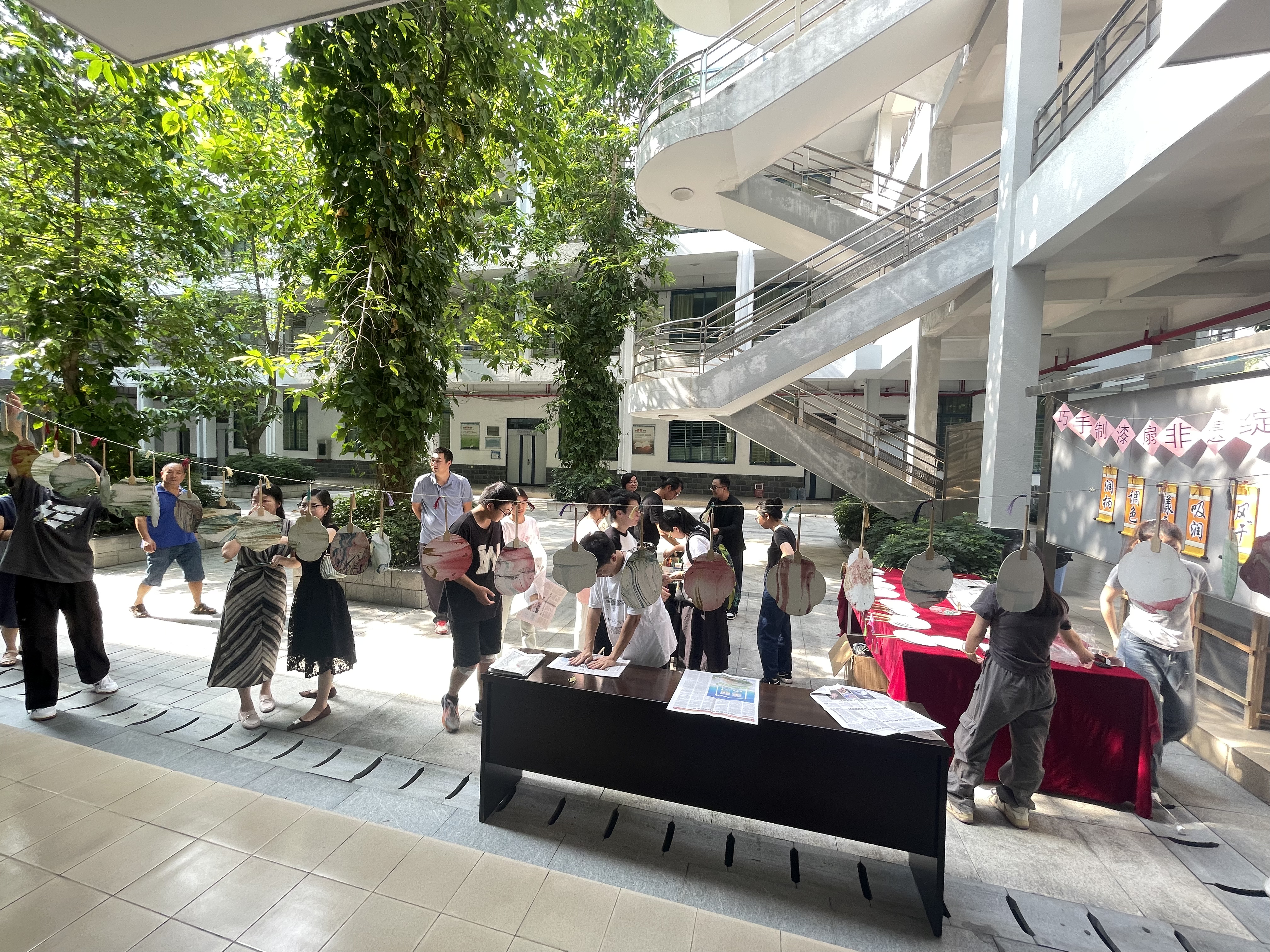 商学院分工会活动——巧手制漆扇，非遗文化绽新彩-商贸与外语学院
